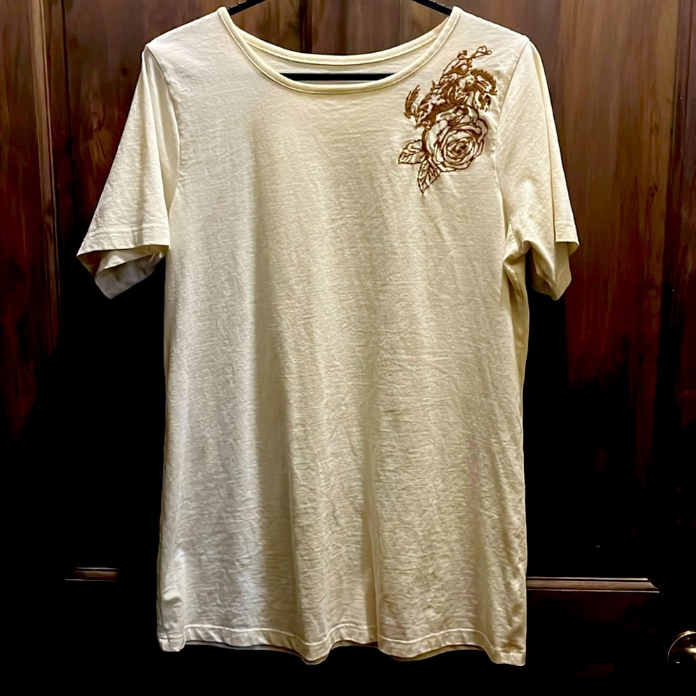 Embroidered graphic tshirt